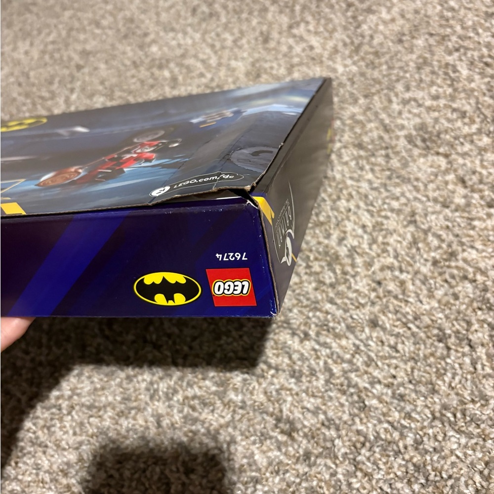 LEGO Super Heroes Batmobile Batman vs. Harley Quinn & Mr. Freeze Set 76274 - Picture 2 of 7